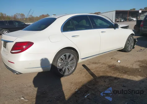 2020 Mercedes-Benz E 350 z USA, uszkodzony, nr VIN WDDZF8DB3LA703872